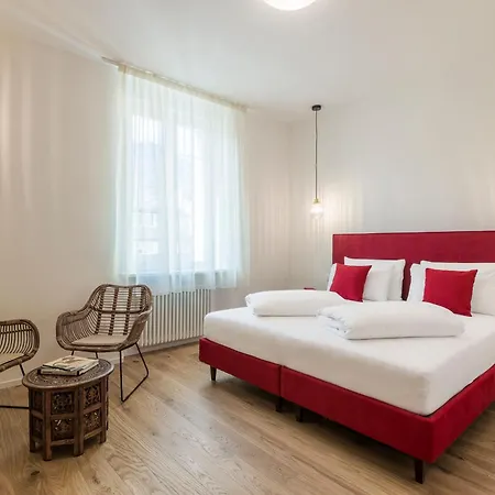 Aparthotel Electric & *